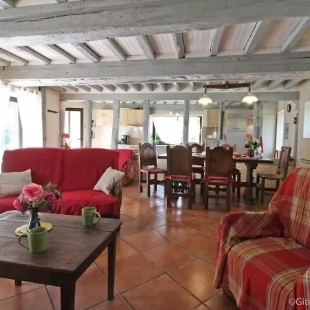 House Le Pont D'ommoy בית נופש